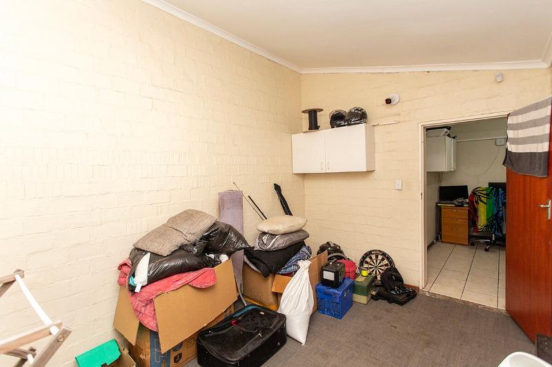 3 Bedroom Property for Sale in Peerless Park West Western Cape